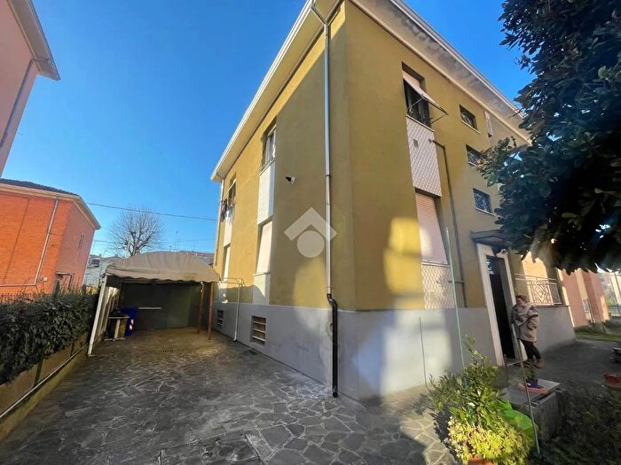 Appartamento trilocale in vendita in Via Vincenzo Gioberti, Parma