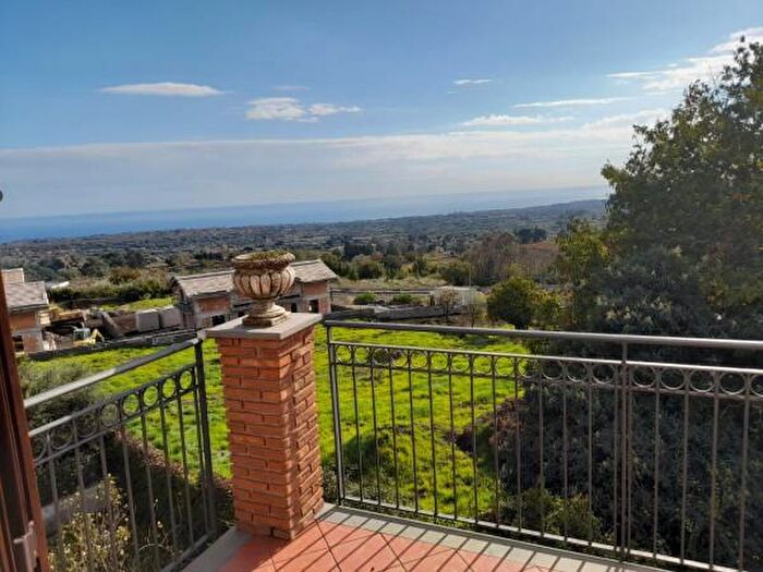 Casa con 5 locali in vendita in Via Maria Grazia Cutuli, Viagrande