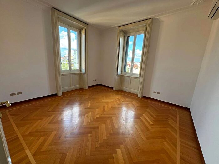 Appartamento quadrilocale in affitto in Via Spartaco Milano, Milano