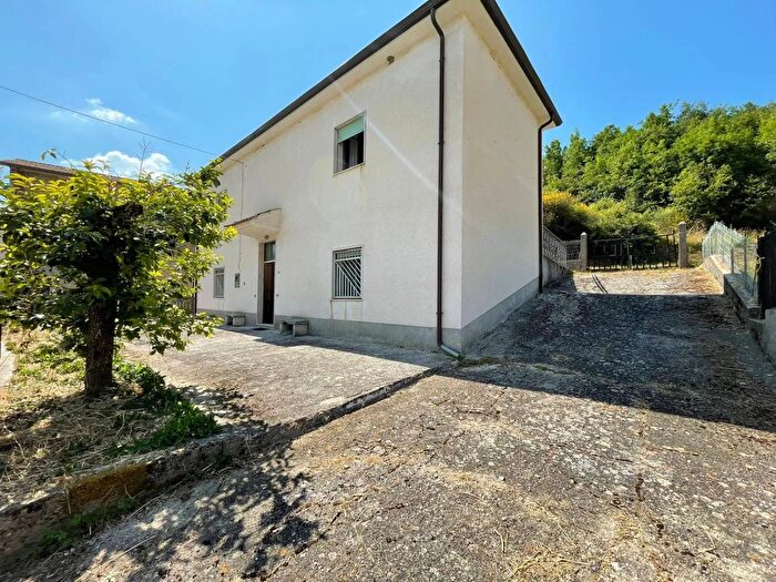 Casa con 7 locali in vendita in Via Madonna delle Fosse Santopadre Frosinone, Santopadre