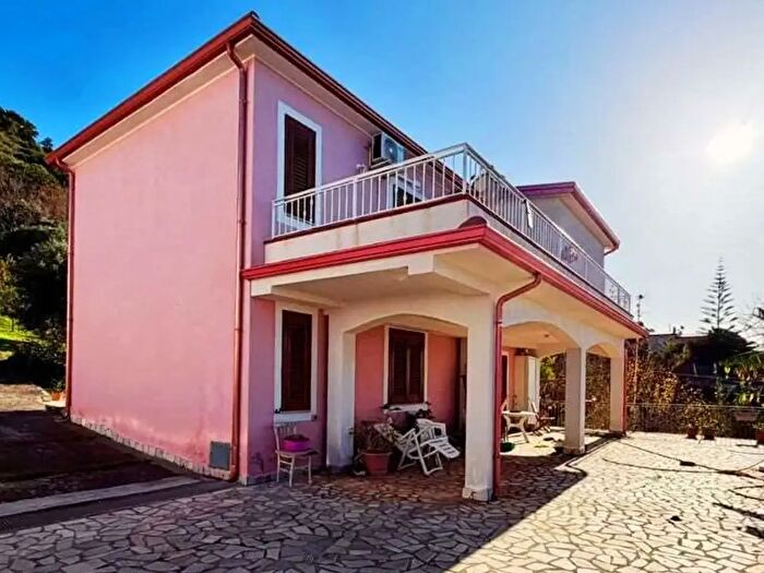 Casa con 5 locali in vendita in Via S Maria, Bonifati