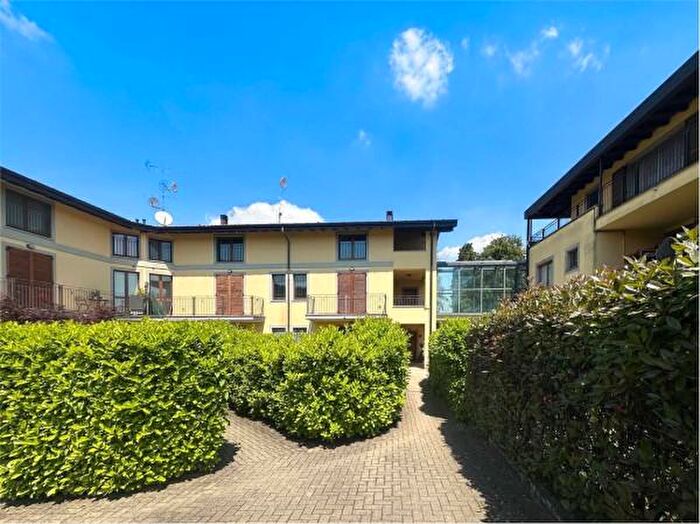 Appartamento bilocale in vendita in Via Pietro Mascagni, Vergiate