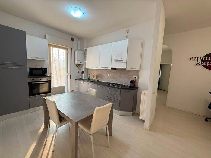 Appartamento con 6 locali in affitto in Via Simone Elia, Centro, Torre Boldone