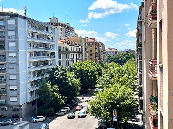 Appartamento trilocale in affitto in Via George Washington, Washington, Milano