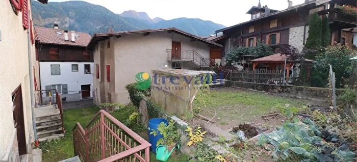 Casa con 7 locali in vendita in Terzolas