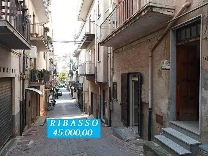 Casa con 7 locali in vendita in Via Roveto, Leonforte