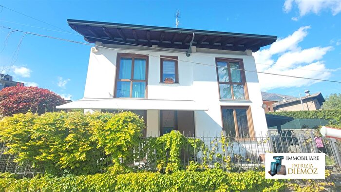 Casa con 7 locali in vendita in Via Edelweiss, Aosta