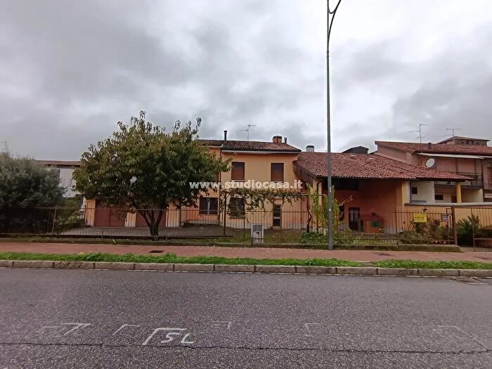 Casa quadrilocale in vendita in Via Circonvallazione C, Pandino