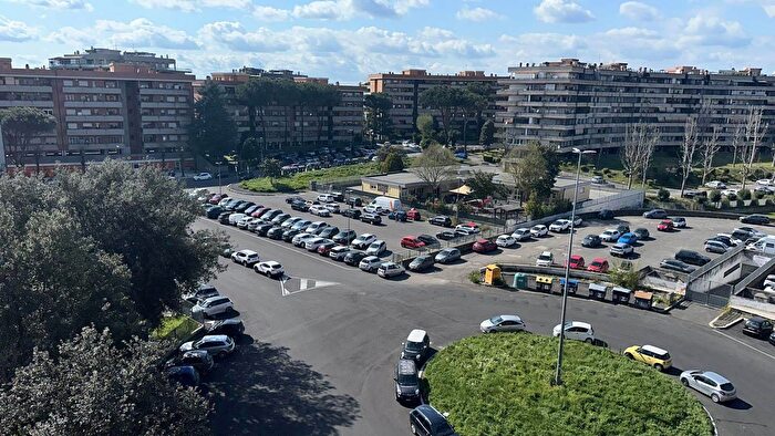 Appartamento quadrilocale in vendita in Via Moggio Udinese, Roma
