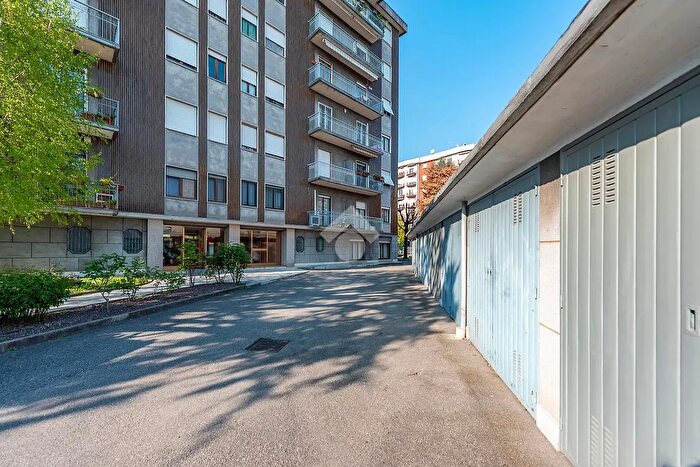 Appartamento quadrilocale in vendita in Viale Italia, Lainate