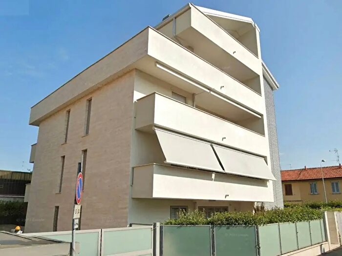 Appartamento quadrilocale in vendita in Via Leopardi, Cesano Maderno