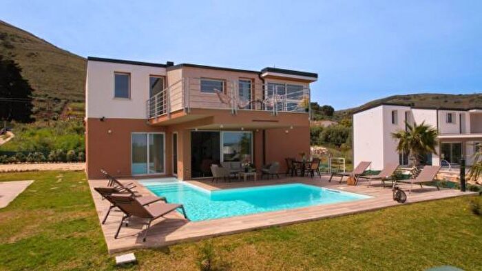 Casa con 5 locali in vendita in Contrada Fraginesi, Castellammare Del Golfo