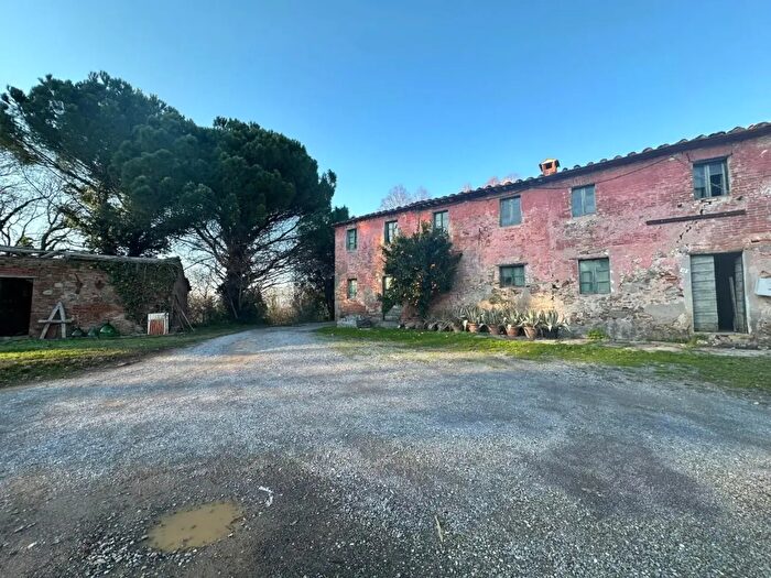Casa con 8 locali in vendita in Capannori
