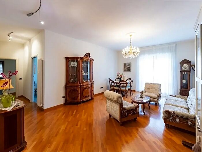 Appartamento quadrilocale in vendita in Via Federico Salomone, Chieti