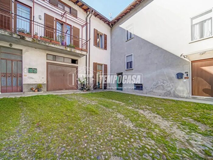 Appartamento quadrilocale in vendita in Via Clemente Sessa, Sumirago