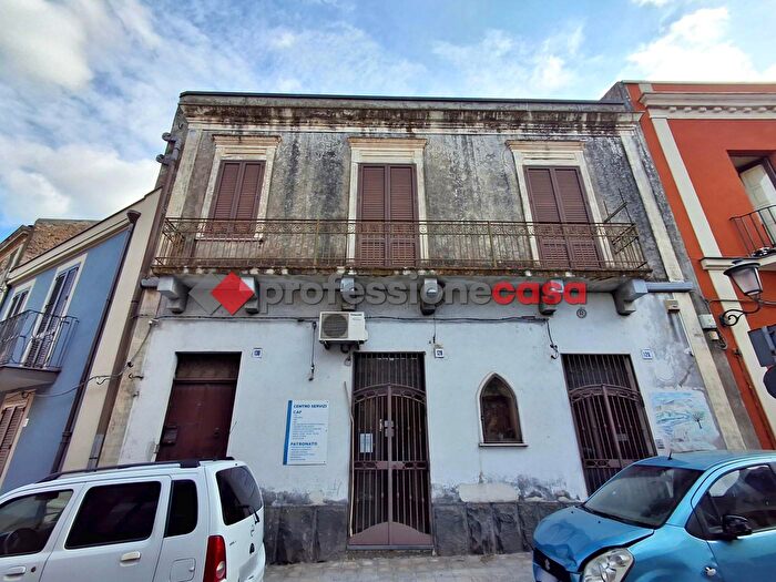 Casa quadrilocale in vendita in Via Roma, San Giovanni La Punta
