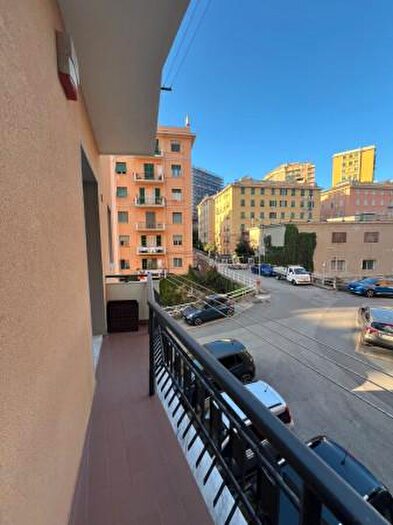 Appartamento quadrilocale in vendita in Via Faliero Vezzani, Genova