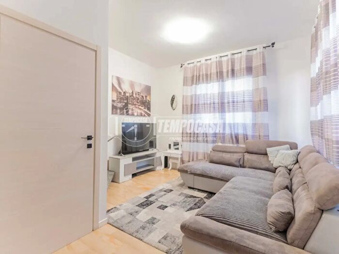 Appartamento quadrilocale in vendita in Via Monte Cervino, Bollate