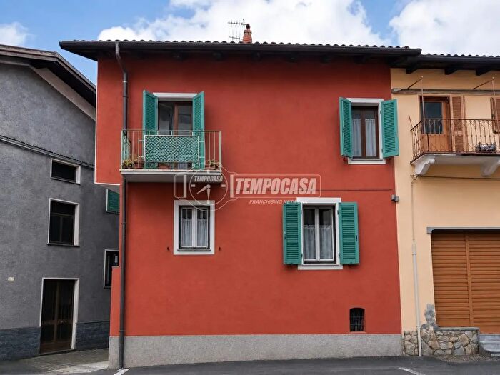 Casa con 6 locali in vendita in Borgofranco DIvrea