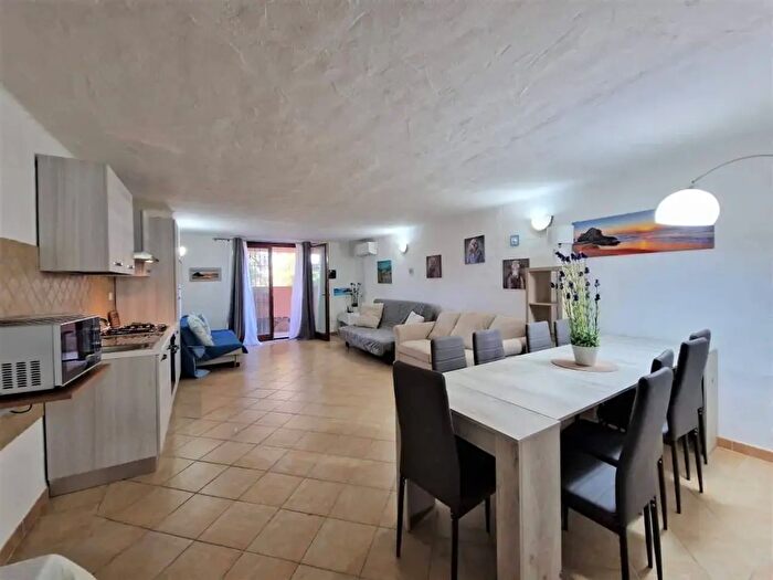Appartamento quadrilocale in vendita in Via Clelia Donà delle Rose, Olbia