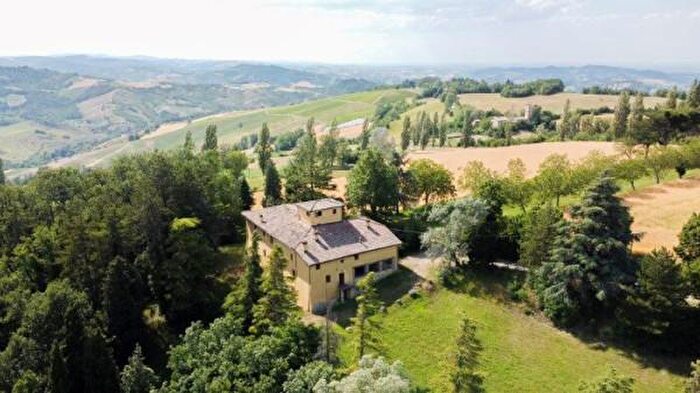 Casa con 6 locali in vendita in Monte San Pietro