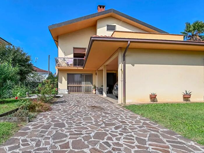 Casa con 5 locali in vendita in Via Montanari, Chiuduno