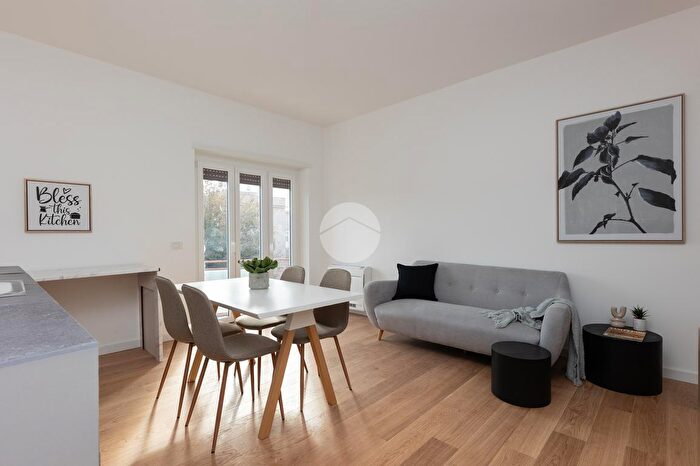 Appartamento trilocale in vendita in Via Serranti, Roma