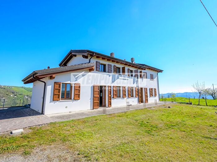 Casa con 5 locali in vendita in Via CorniolaGrocci, Serramazzoni