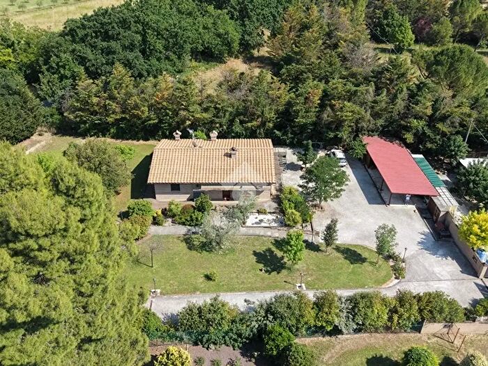 Casa con 8 locali in vendita in Via di Mezzo, Assisi