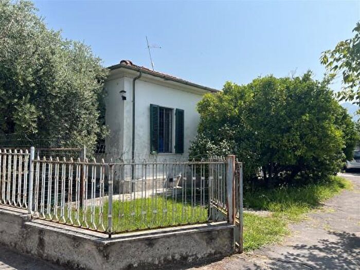 Casa con 6 locali in vendita in Pietrasanta