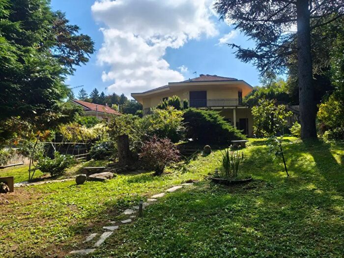 Casa con 16 locali in vendita in Via Mater Divinae Gratiae, Rosta