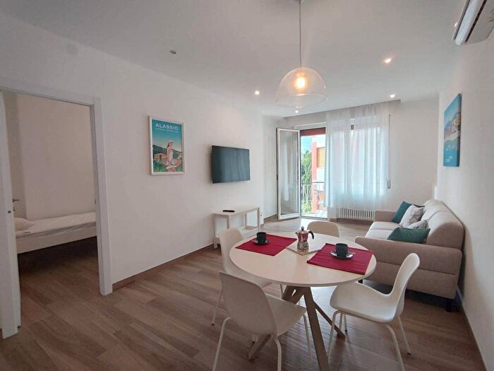 Appartamento trilocale in affitto in Via Privata Villa Pamela, Collina Centrale Parco Fuor del Vento, Alassio