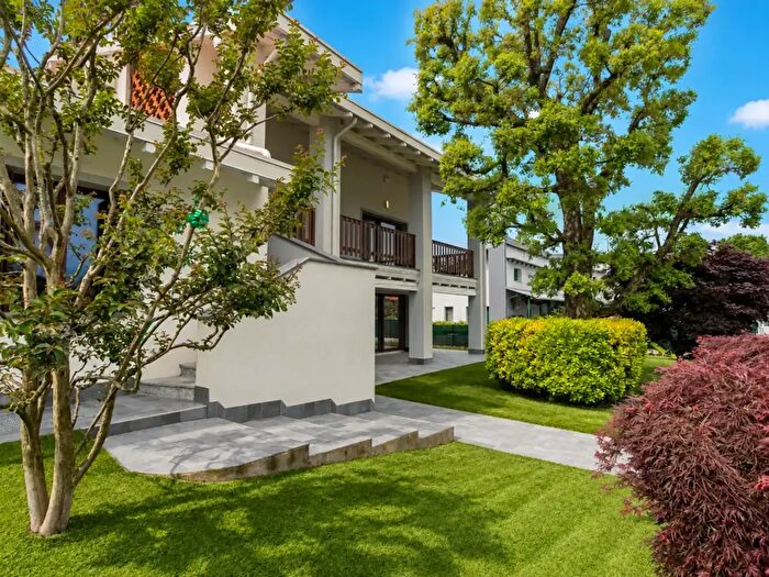Casa con 7 locali in vendita in Via Fermi Chignolo dIsola, Chignolo DIsola