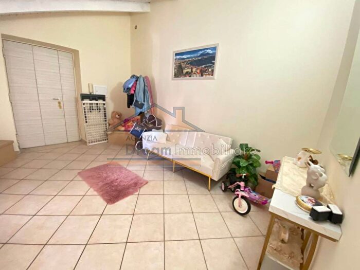 Appartamento trilocale in affitto in Via della Resistenza, Villaricca