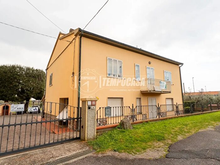 Appartamento con 5 locali in vendita in Via Suveretana, Campiglia Marittima