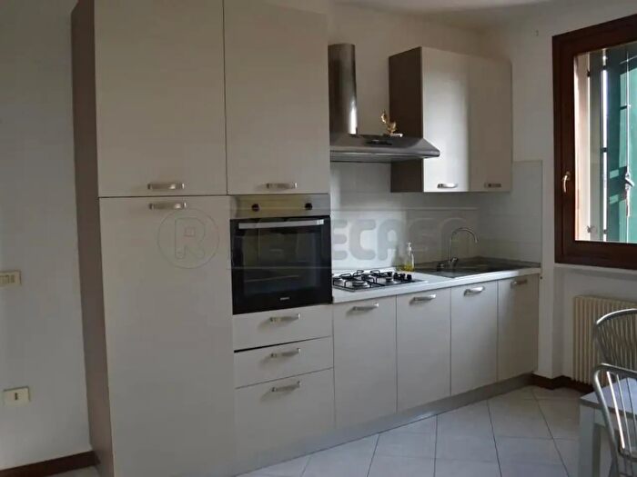 Appartamento trilocale in affitto in Via Roma, Val Liona