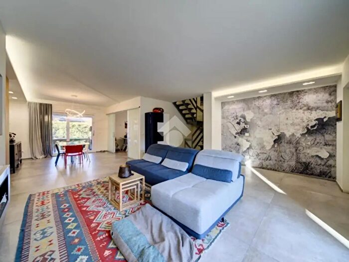Casa con 7 locali in vendita in Corso Laghi, Buttigliera Alta