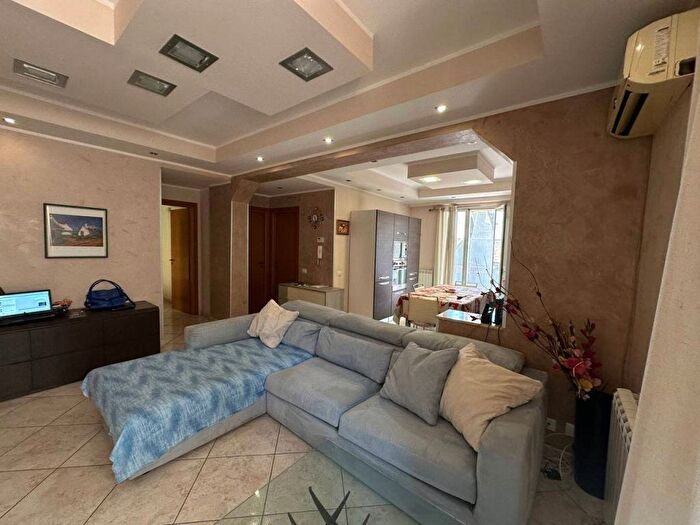 Appartamento con 5 locali in affitto in Via Genova, Centro, Aci Castello