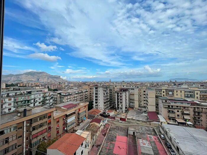 Appartamento con 6 locali in vendita in Palermo