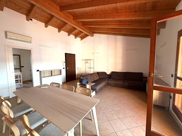 Appartamento quadrilocale in affitto in Via Cesare Goretti, Ippodromo, Ferrara