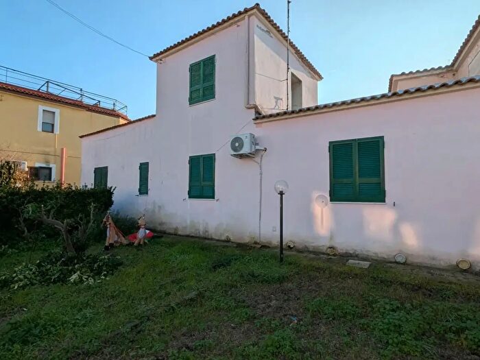 Appartamento con 6 locali in vendita in Via Torre di Cappella, Bacoli