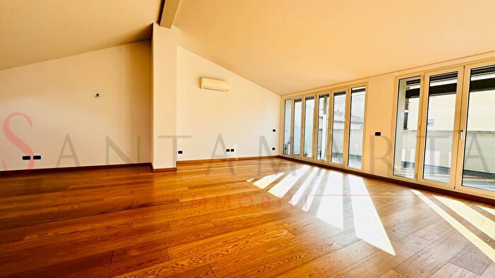 Appartamento quadrilocale in affitto in Via Gustavo Modena, Milano