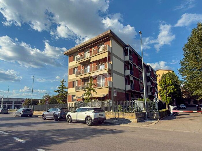 Appartamento con 5 locali in vendita in Isolato Boccaccio H, Centro, Scandicci