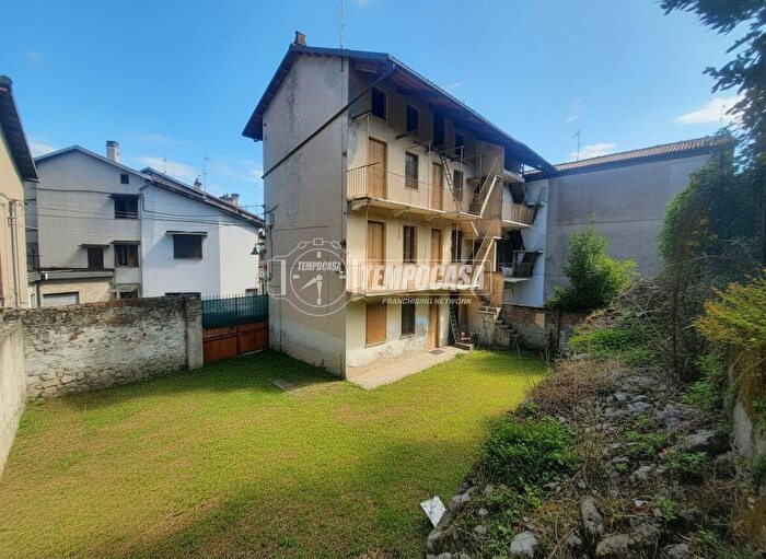 Casa con 7 locali in vendita in Banchette