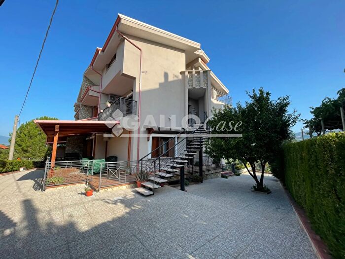 Casa con 6 locali in vendita in Via San Pasquale Zumpano, Zumpano