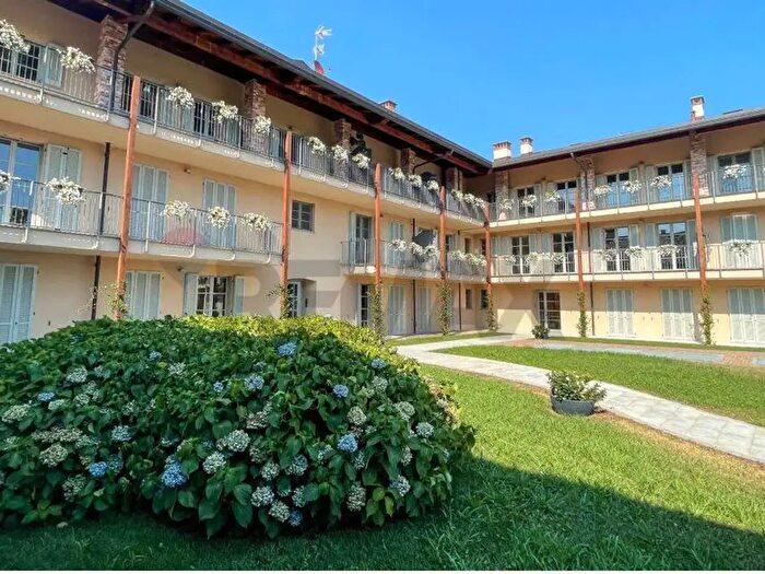 Appartamento trilocale in vendita in Via SantIsidoro, Bogogno