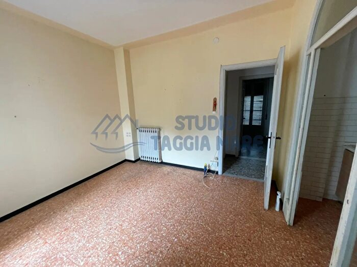 Appartamento trilocale in vendita in Via Nazario Sauro, Taggia