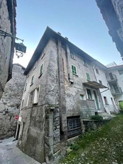 Casa con 6 locali in vendita in Sonico
