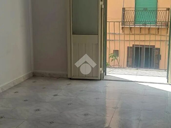 Appartamento trilocale in vendita in Via Ruggero Loria, Palermo