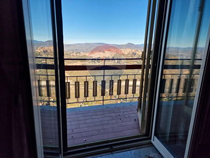 Appartamento con 6 locali in vendita in Corso Sicilia, Enna